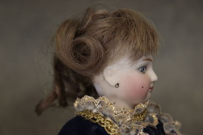 Poupée parisienne avec tête en biscuit et...