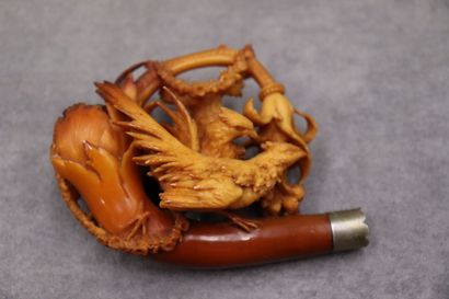 Une pipe en écume de mer à décor d'oiseaux....