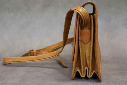 Alviero MARTINI. 1A Classe. Sac bandoulière...