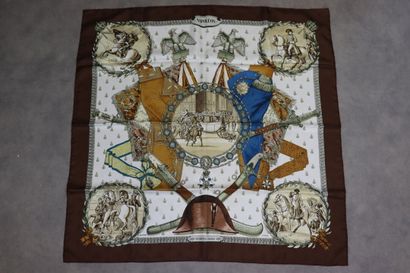 HERMES. Modèle Napoléon, carré en soie design...