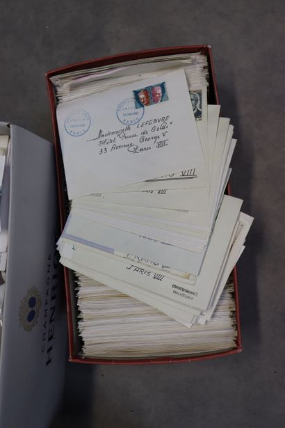 Importante réunion de timbres et lettres...