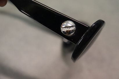 CARTIER. Lunettes de soleil noir avec étui,...