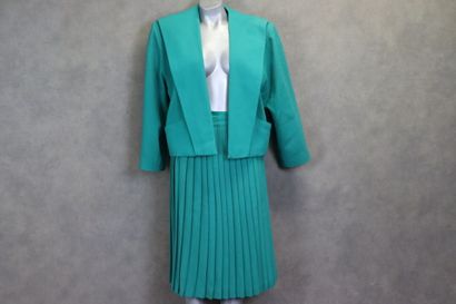 Yves Saint Laurent. Tailleur pour femme en...