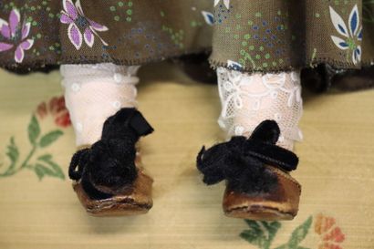 SFBJ. Poupée avec tête en biscuit et corps...