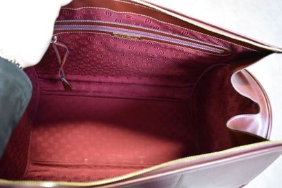 CARTIER. Grand sac de voyage en cuir grainé...