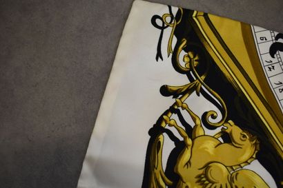 HERMES. Modèle Dies et Hore. Echarpe en soie...