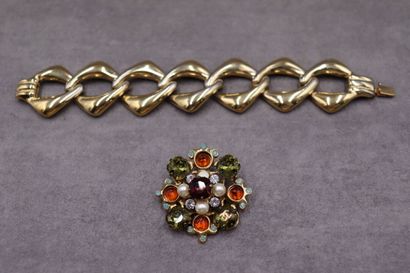 Yves Saint Laurent/ Chanel. Réunion de bijoux...