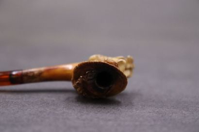 Réunion de deux pipes en écume de mer figurant...