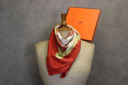 HERMES. Modèle Frontaux et cocardes, carré...