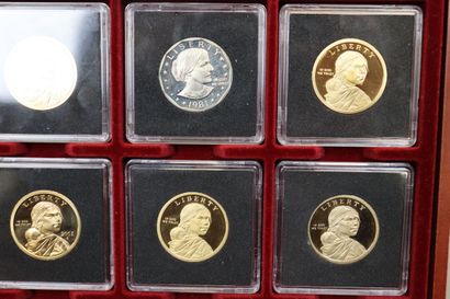 Coffret comprenant 14 monnaies dont 13 pièces...
