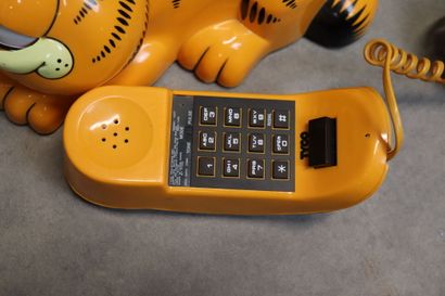 TYCO. Réunion de deux téléphones en plastique...