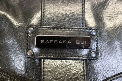 BARBARA BUI. Sac bandoulière en cuir noir,...
