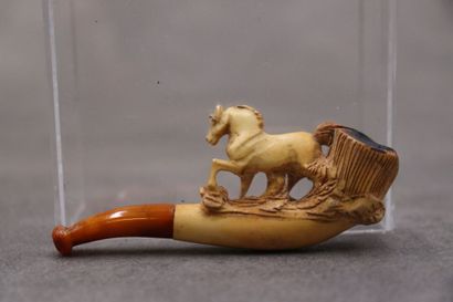 Réunion d'une pipe et un foyer en écume de...