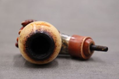 Un foyer de pipe en écume de mer avec son...