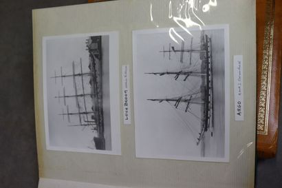 Réunion de deux albums répertoriant des bateaux...