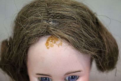 SFBJ. Poupée avec tête en biscuit et corps...
