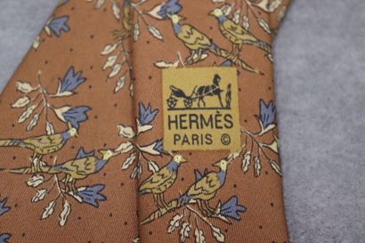 HERMES. Réunion de trois cravates en soie....