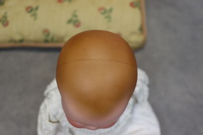 Bébé avec tête en biscuit, bras et jambes...