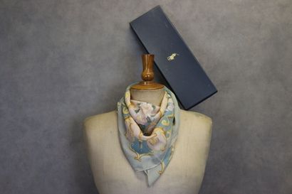 Ralph Lauren. Carré en mousseline de soie...