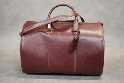 CARTIER. Grand sac de voyage en cuir grainé...