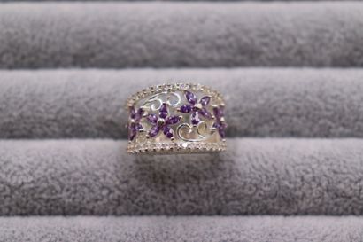 Bague fantaisie acier et strass. TDD: 56