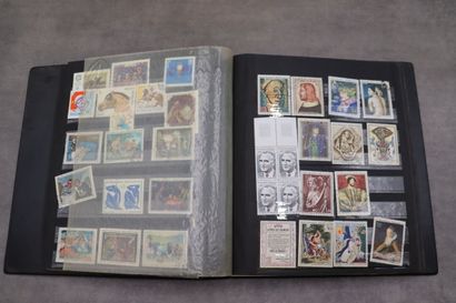 Lot de trois albums de timbres
