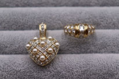 Bague plaqué or et strass abimée TDD: 54...