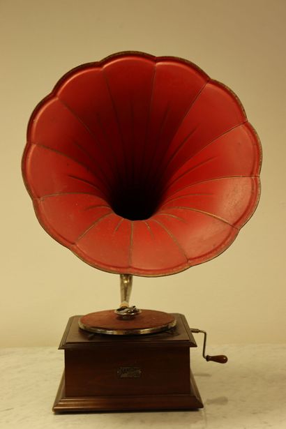 DIAMOND. Gramophone, porte la marque Diamond...