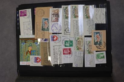 Réunion de 8 albums de timbres tous pays....