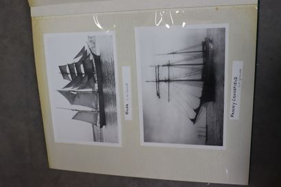 Réunion de deux albums répertoriant des bateaux...