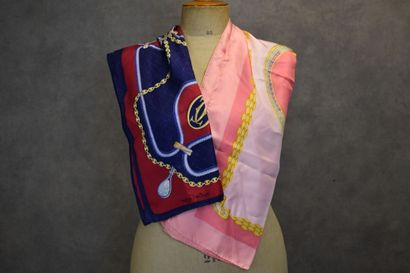 CARTIER. Must. Réunion de deux foulards en...