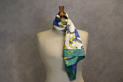HERMES. Modèle Soleil de soie. Carré en soie...
