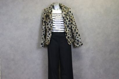 MADELEINE. Pour femme, Réunion d'une veste...