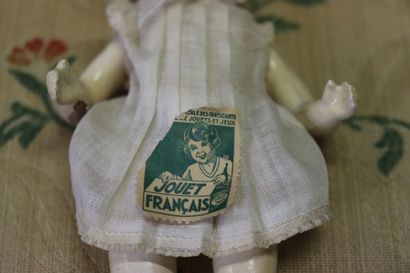 Réunion de deux petites poupées avec têtes...