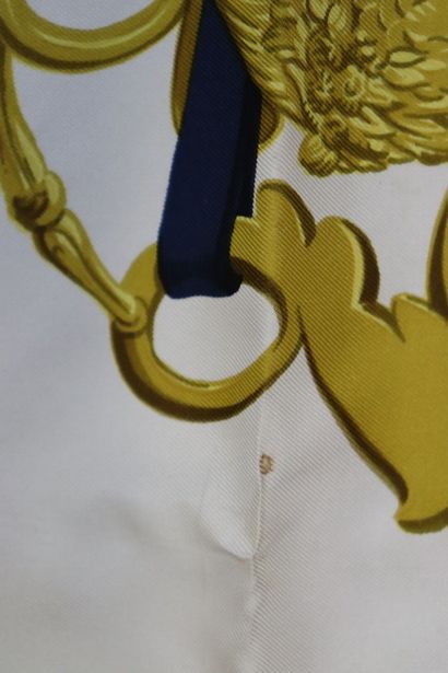 HERMES. Modèle Brides de gala, carré en soie...