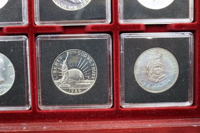 Coffret de dollars comprenant: 4 pièces one...