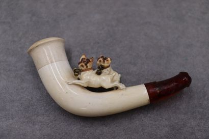 Réunion de trois pipes en écume de mer à...