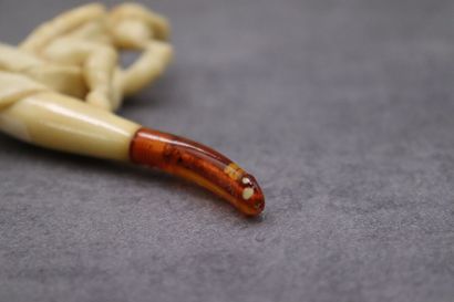 Réunion de deux pipes en écume de mer, à...