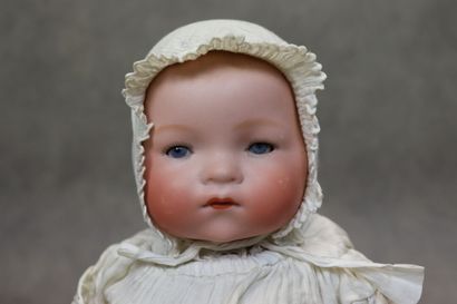 Bébé avec tête en biscuit, bras et jambes...