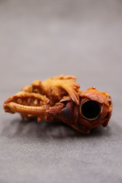 Une pipe en écume de mer à décor d'oiseaux....