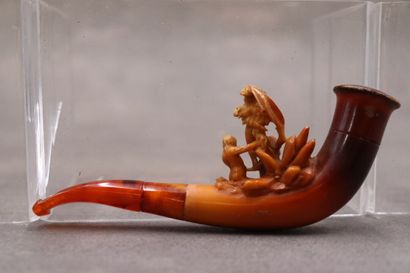 Réunion de d'une pipe et un foyer en écume...