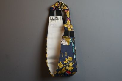 HERMES. Ceinture de smoking en soie imprimée...