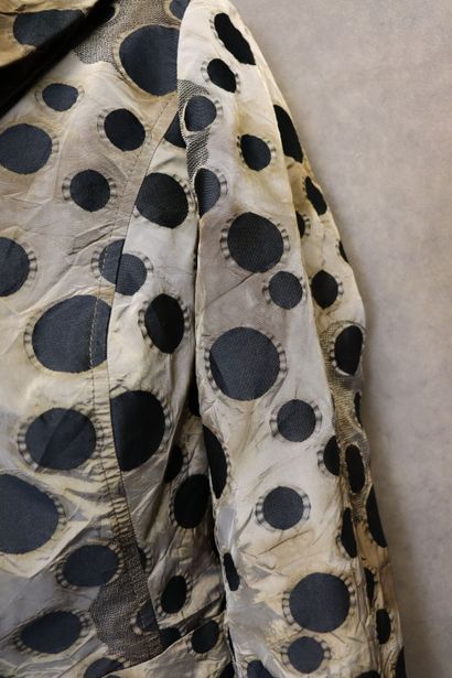 MADELEINE. Pour femme, Réunion d'une veste...