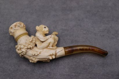 Réunion d'une pipe et un foyer en écume de...