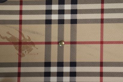 BURBERRY. Valise souple en toile enduite...