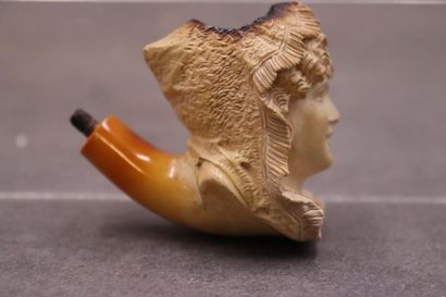 Réunion de d'une pipe et un foyer en écume...