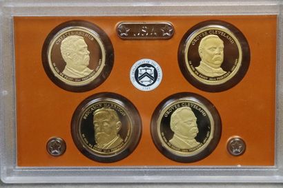 Un coffret comprenant 10 planches avec 41...
