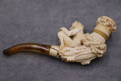 Réunion d'une pipe et un foyer en écume de...