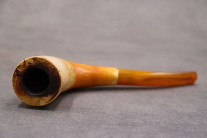Une pipe en écume de mer avec son écrin....