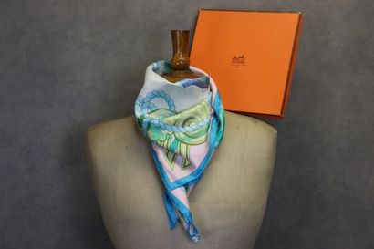 HERMES. Modèle Tribord, carré en soie design...